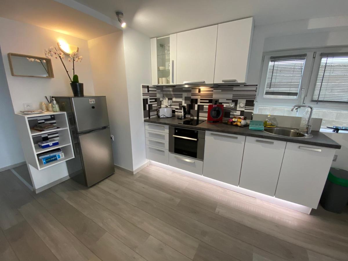 Toul Appartement Entier Avec Parking Prive Au Calme Cosy A Etage Avec Balcon ภายนอก รูปภาพ