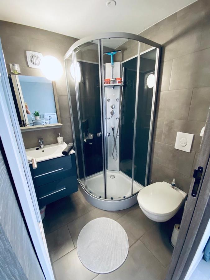 Toul Appartement Entier Avec Parking Prive Au Calme Cosy A Etage Avec Balcon ภายนอก รูปภาพ