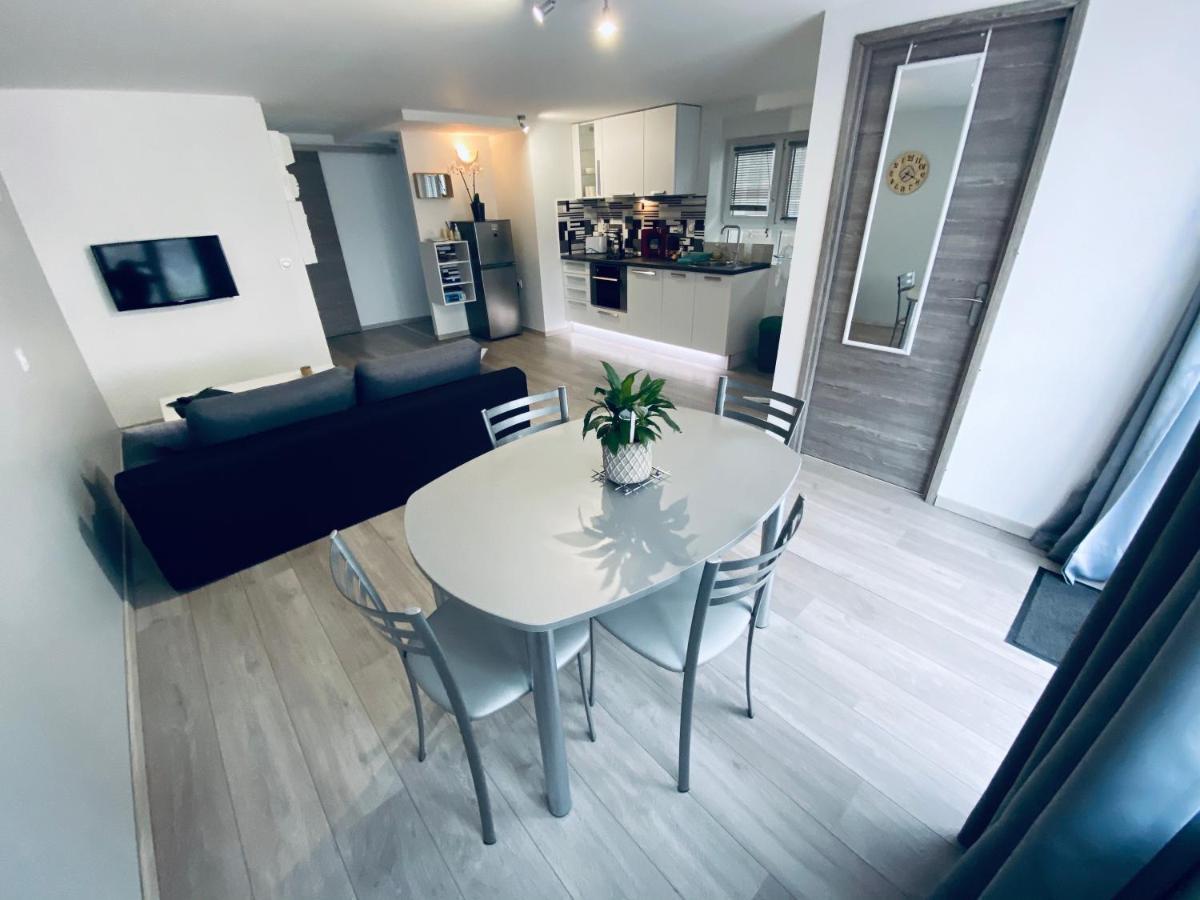 Toul Appartement Entier Avec Parking Prive Au Calme Cosy A Etage Avec Balcon ภายนอก รูปภาพ