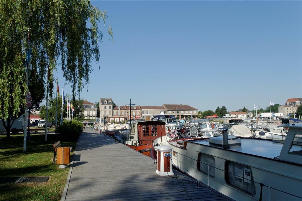 Toul Appartement Entier Avec Parking Prive Au Calme Cosy A Etage Avec Balcon ภายนอก รูปภาพ